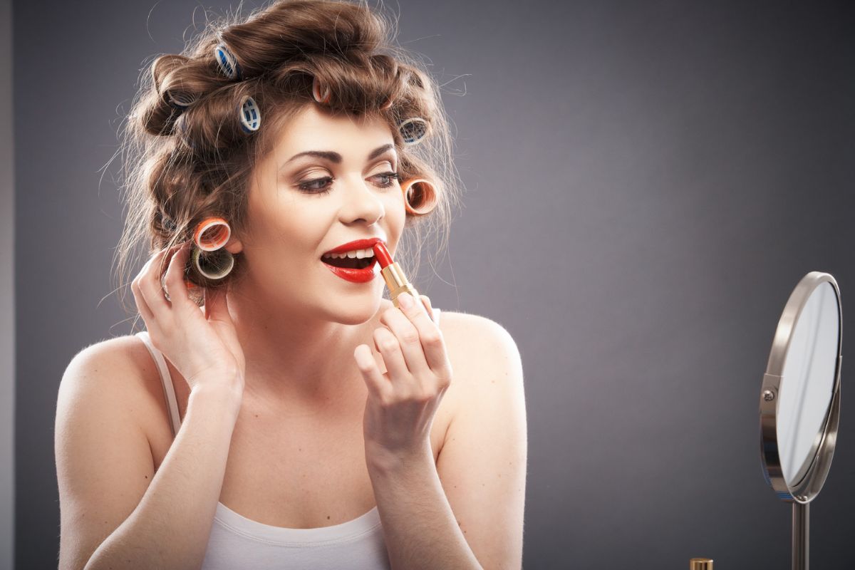Maquillage vintage revisité : le contouring invisible à adopter absolument en 2024 42 Maquillage-vintage-revisite