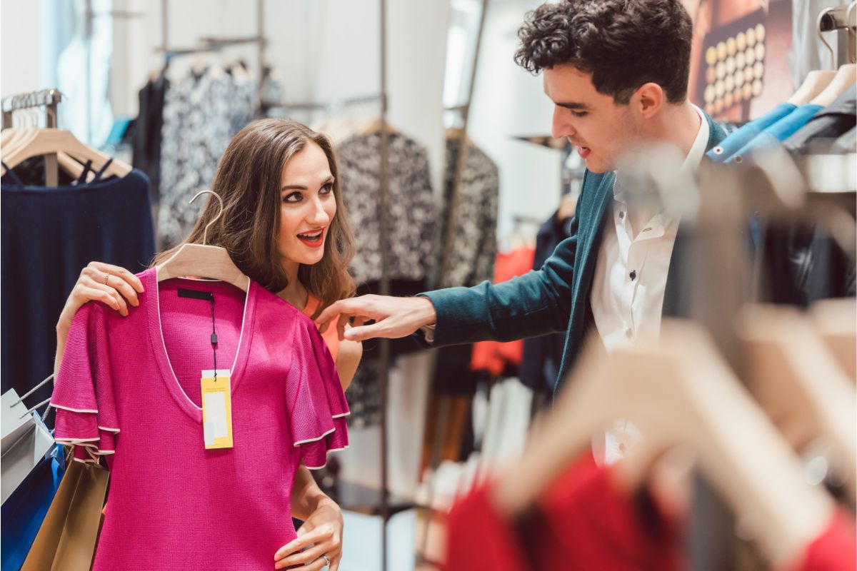 6 raisons pour lesquelles les femmes doivent faire du shopping au rayon homme 12 faire-shopping-au-rayon-homme