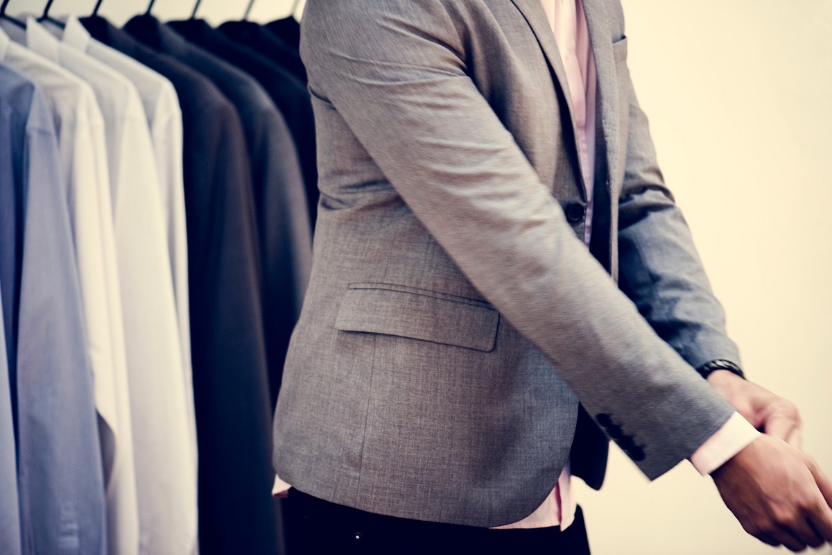 6 essentiels de la mode qu’un homme doit avoir dans sa garde-robe 17 homme-garde-robe