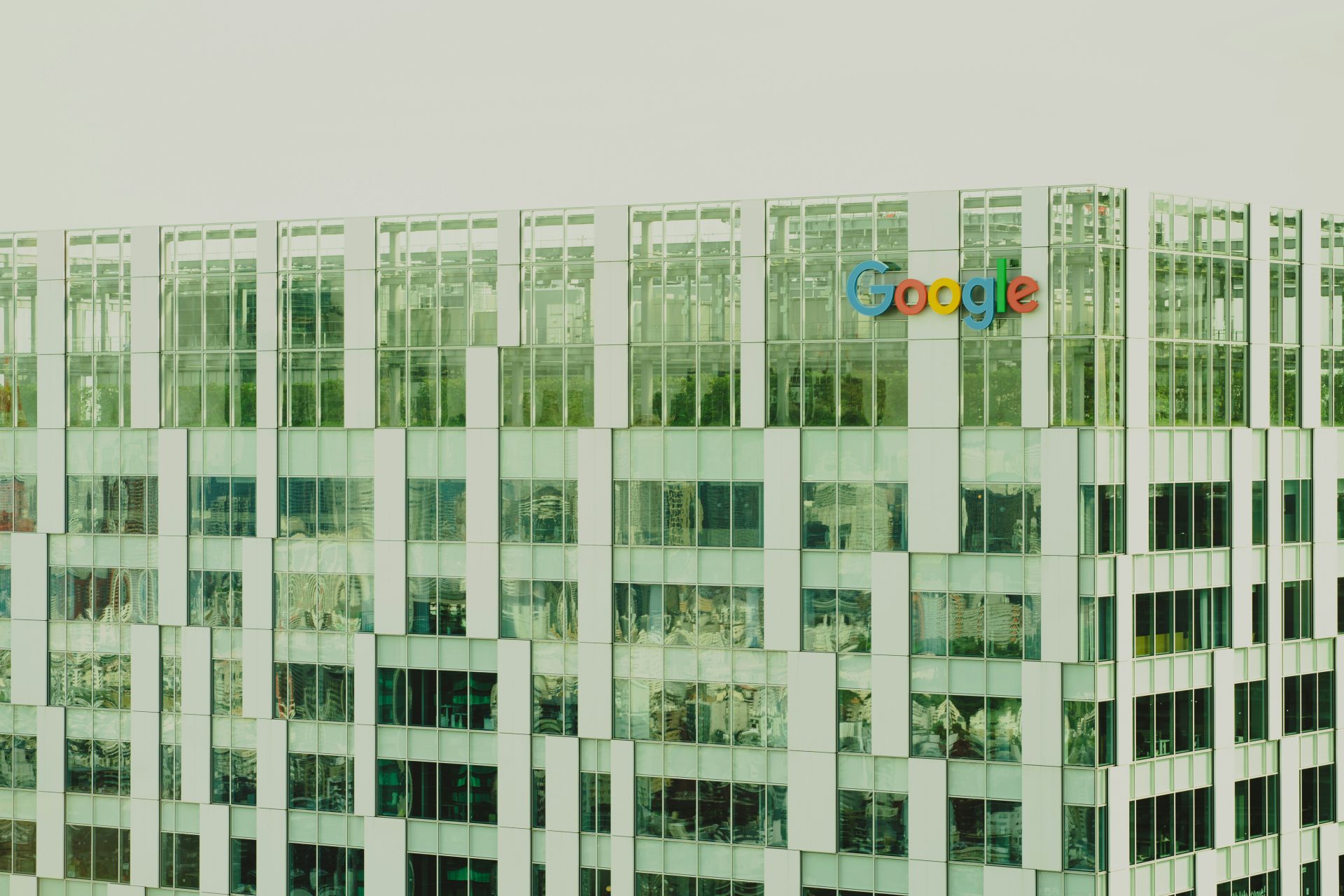 apprenez comment créer un compte google sans utiliser une adresse gmail. suivez nos instructions pas à pas pour accéder à tous les services google sans l'obligation de créer une adresse gmail.