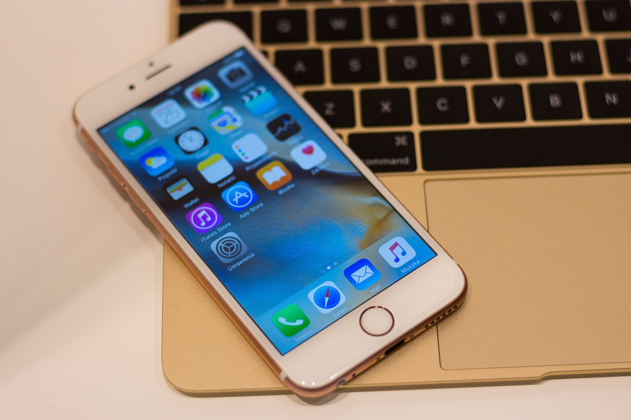 découvrez toutes les spécifications techniques de l'iphone 12 : écran, caméra, performances, autonomie et plus encore pour tout savoir sur ce modèle incontournable d'apple.
