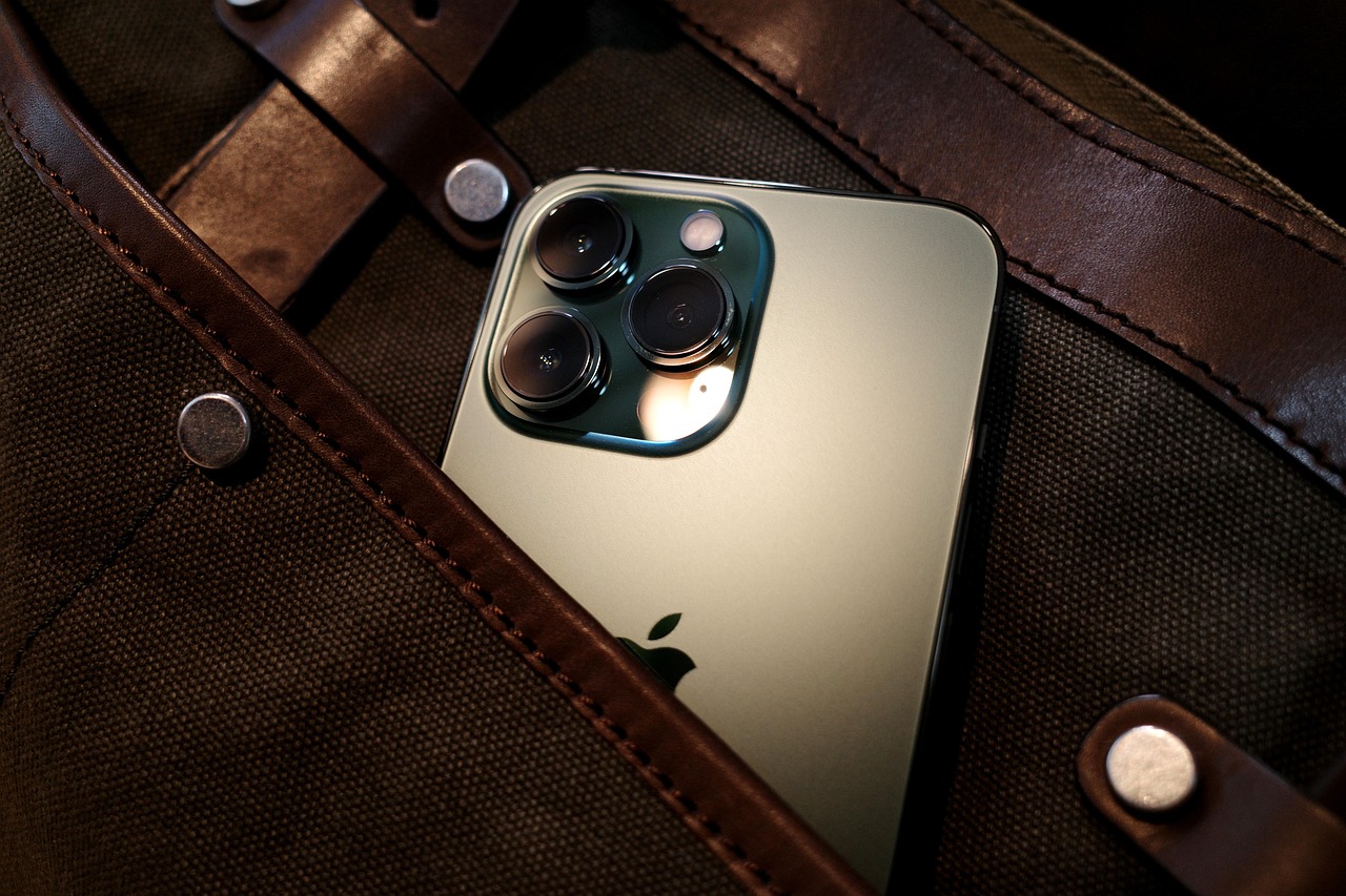découvrez les spécifications complètes de l'iphone 13 : performances, caméra, autonomie, design et toutes les nouveautés de ce smartphone apple.