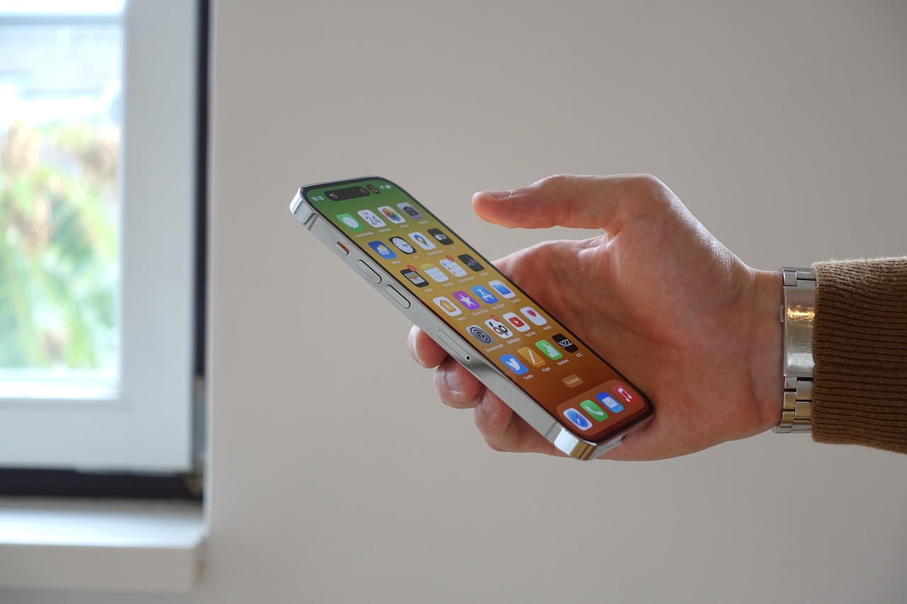 découvrez les spécifications complètes de l'iphone 15 pro max : design, performance, caméra, autonomie et toutes les nouveautés du dernier modèle apple.