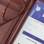 découvrez l'évolution du logo facebook, de ses débuts à son design actuel, et comprenez l'histoire derrière l'icône emblématique des réseaux sociaux.