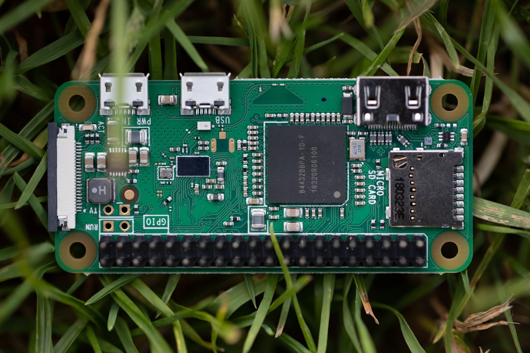 découvrez comment programmer efficacement avec le raspberry pi pico 2 en utilisant les meilleurs ide adaptés pour optimiser vos projets électroniques et iot.